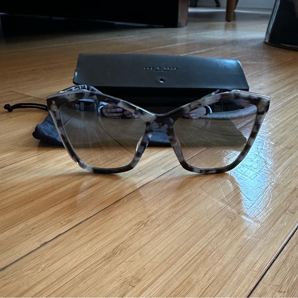 EUC rag & bone Sunglasses - Picture 2 of 4